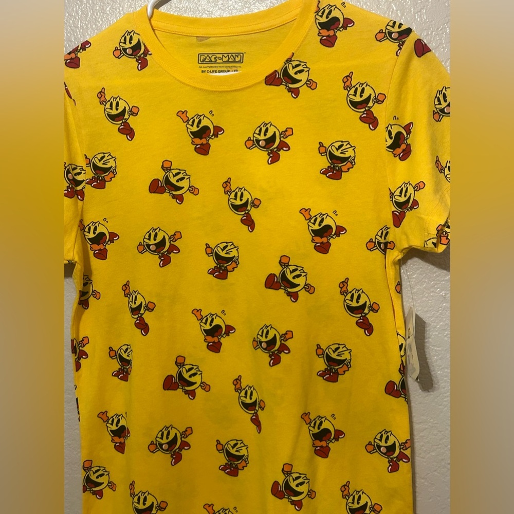 Pac-Man yellow and red graphic men’s t shirt sz small